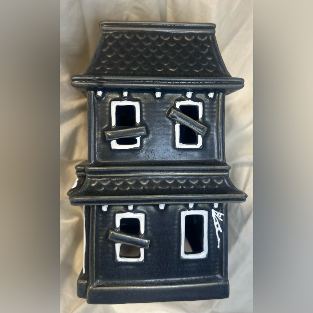 🩶 👻Pottery Barn Ceramic Haunted House - Dark Gray Medium🩶👻 - Picture 5 of 11